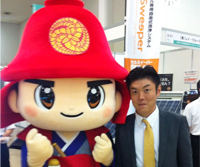 かんべえくんと一緒に撮影