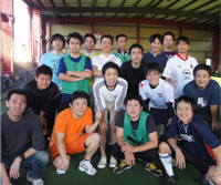 異業種交流会メンバーとのフットサルの様子。